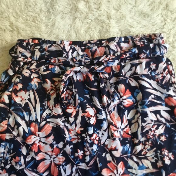 SAINT JOHN'S BAY Tennis Flora Printed Short Skirt Elastic Waist Tie Pockets M - Picture 3 of 9